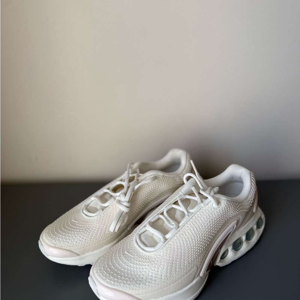 Nike Air Max Dn8 Pearl White Particle Pink Women's Size 9.5 NWOB